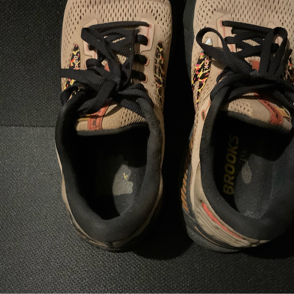 Brooks Tan and Black Running Shoes with Leopard Detail women’s size 9 - Picture 7 of 10